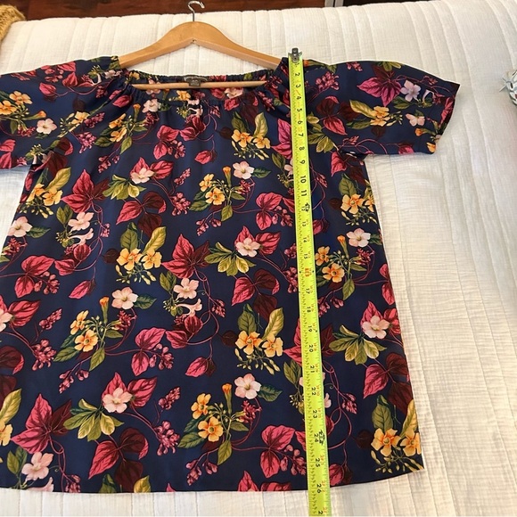 Tommy Bahama Floral Silk Blouse. Size Small. - Picture 9 of 9